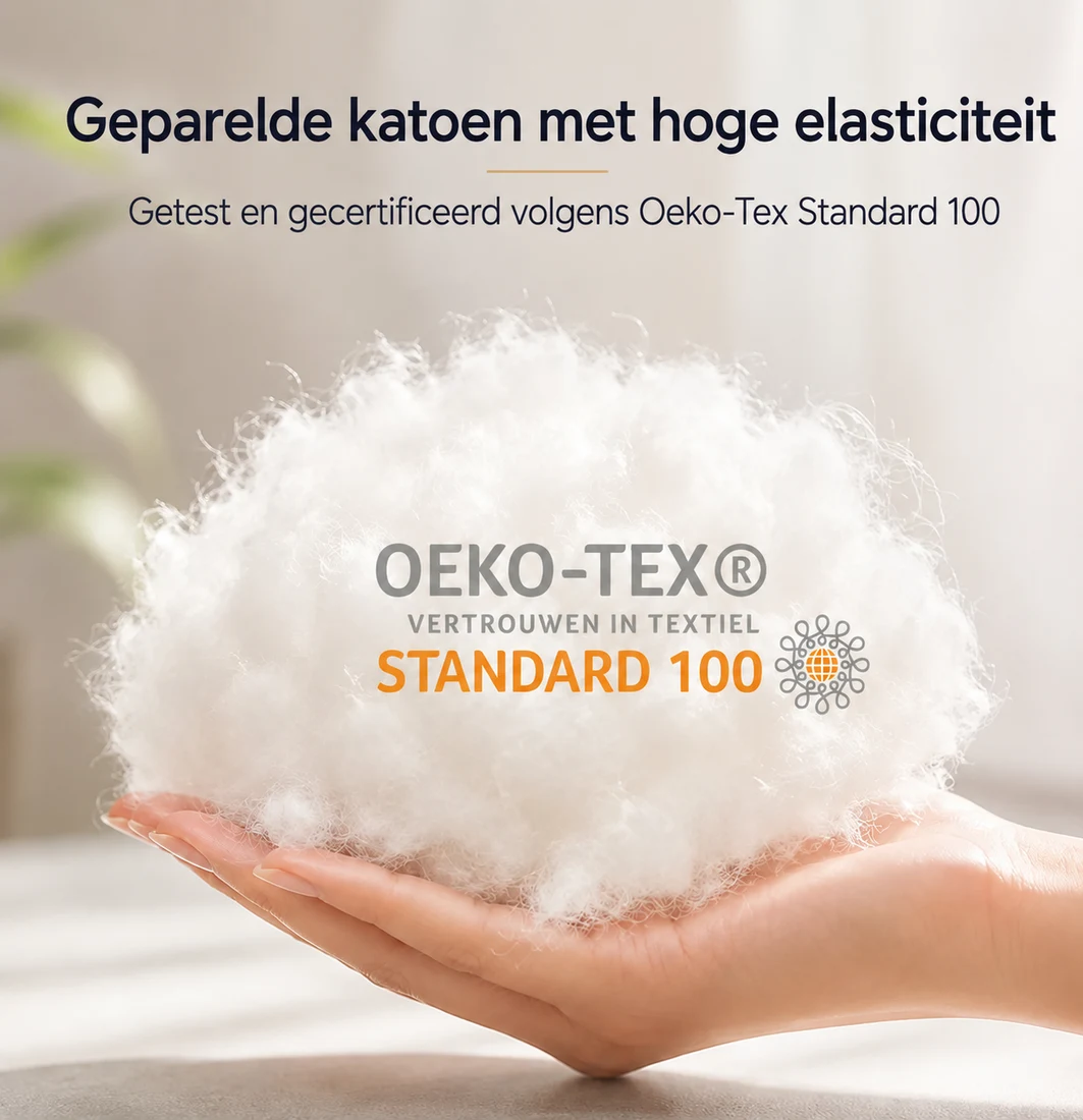 Een handvol witte vezelvulling in een open hand